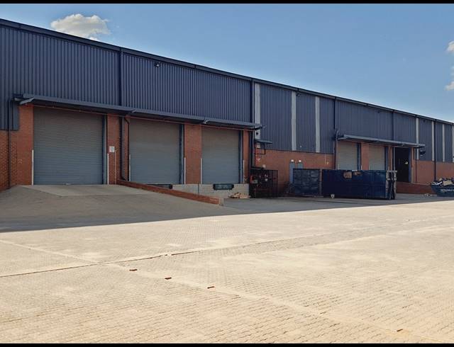 4,892M² WAREHOUSE TO LET IN POMONA